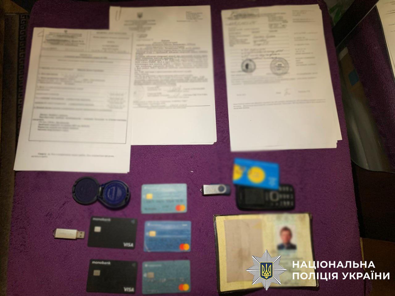 В Киеве ликвидировали еще одну схему для уклонистов: у причастных к "бизнесу" изъяли более 17 млн грн. Фото