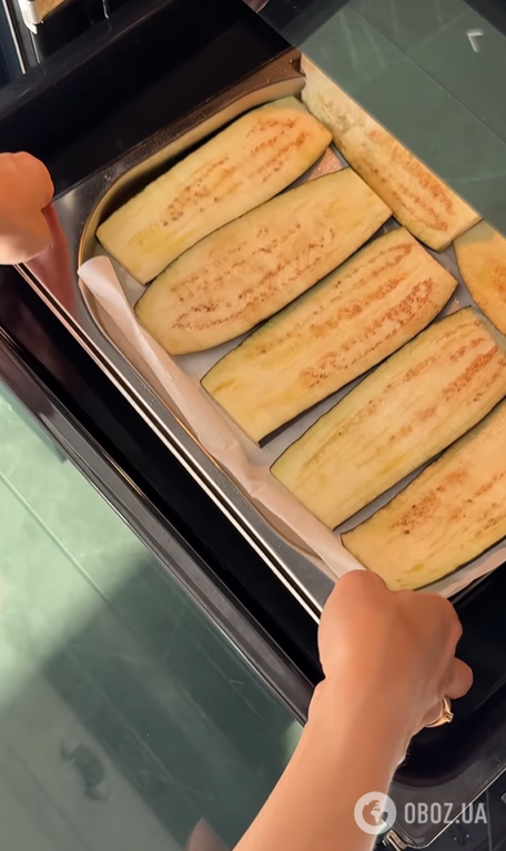 Запеченные рулетики из баклажанов под сыром: как приготовить вкусное сезонное блюдо