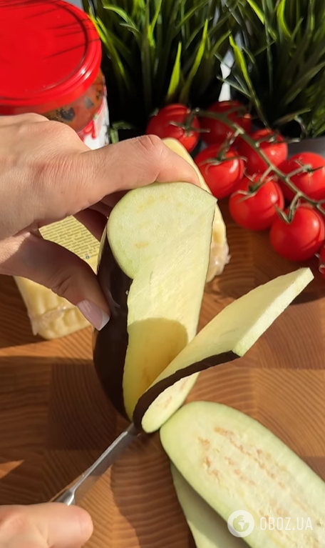 Запеченные рулетики из баклажанов под сыром: как приготовить вкусное сезонное блюдо