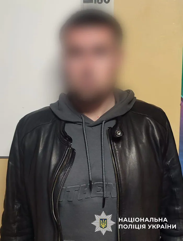 Погрозами та хитрощами виманив у вдови захисника України близько 500 тис. грн: у Києві затримали рецидивіста. Фото qhxidqeiqqrirhroz
