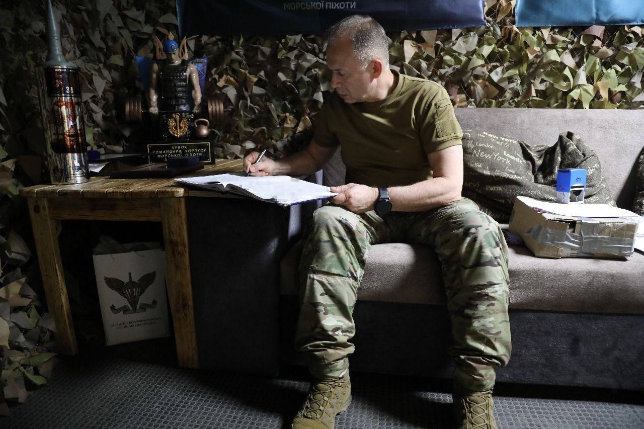 Росія використовує тактику "тотального просочення": Сирський підбив підсумки поїздки на Донеччину. Фото