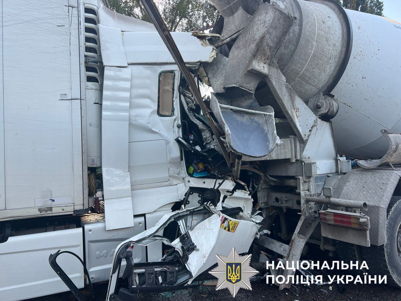 Под Киевом произошло ДТП с участием грузовика и пяти легковушек. Подробности и фото