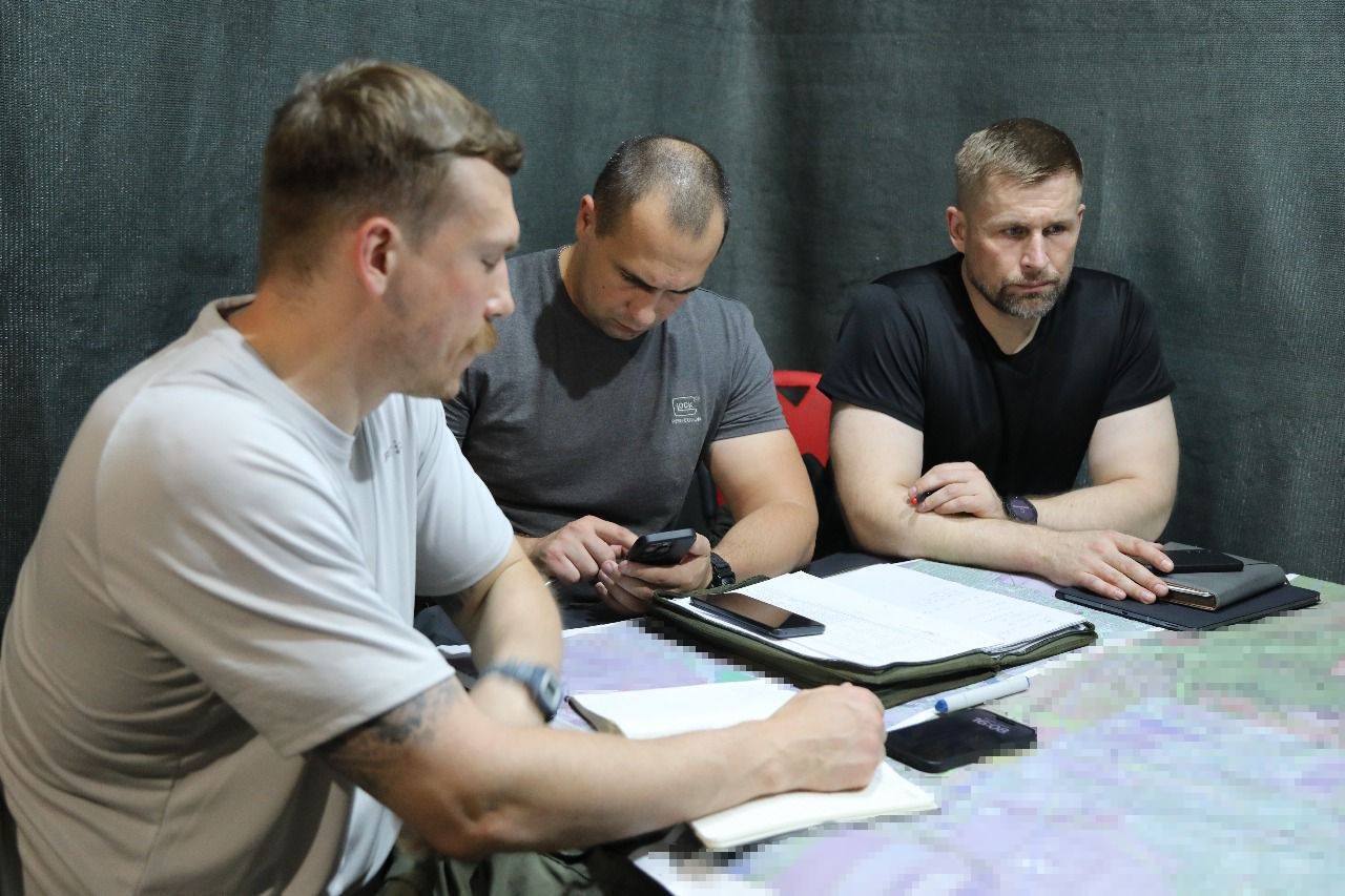 Росія використовує тактику "тотального просочення": Сирський підбив підсумки поїздки на Донеччину. Фото