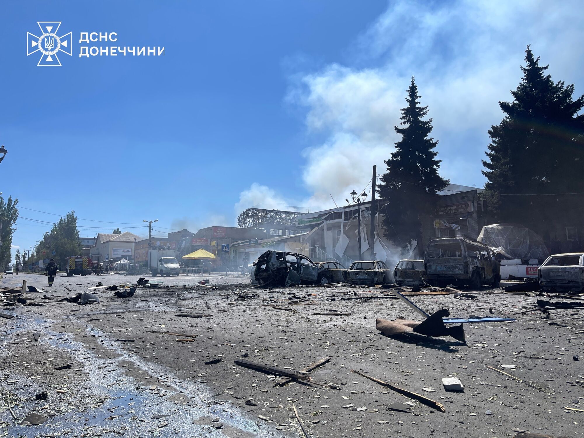Оккупанты ударили по рынку и магазину в Дружковке: есть раненые. Фото и видео