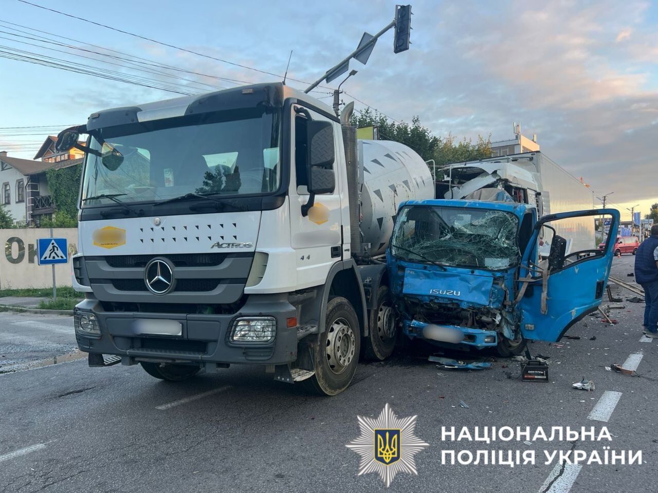 Под Киевом произошло ДТП с участием грузовика и пяти легковушек. Подробности и фото