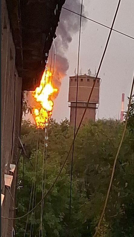 Уражено нафтопереробний завод, сталася пожежа: нові подробиці атаки дронів на Самарську область Росії. Фото і відео
