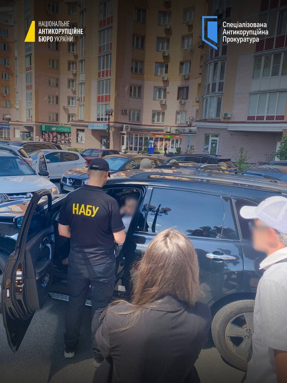 На хабарях викрито нардепа, очільників районної й міської адміністрацій, військових НГУ: стали відомі прізвища. Фото