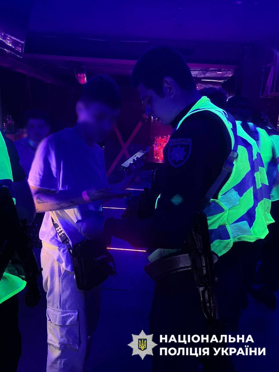 У Києві в день жалоби влаштували гучну вечірку у клубі: стало відомо, як покарали порушників. Фото і відео