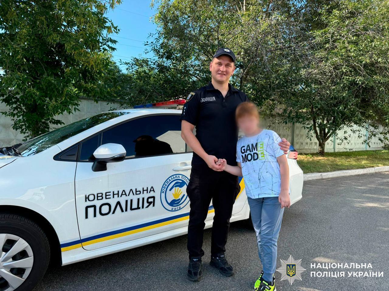 В Киеве полицейские спасли пропавшего 9-летнего мальчика, достав его из водоема. Подробности и фото
