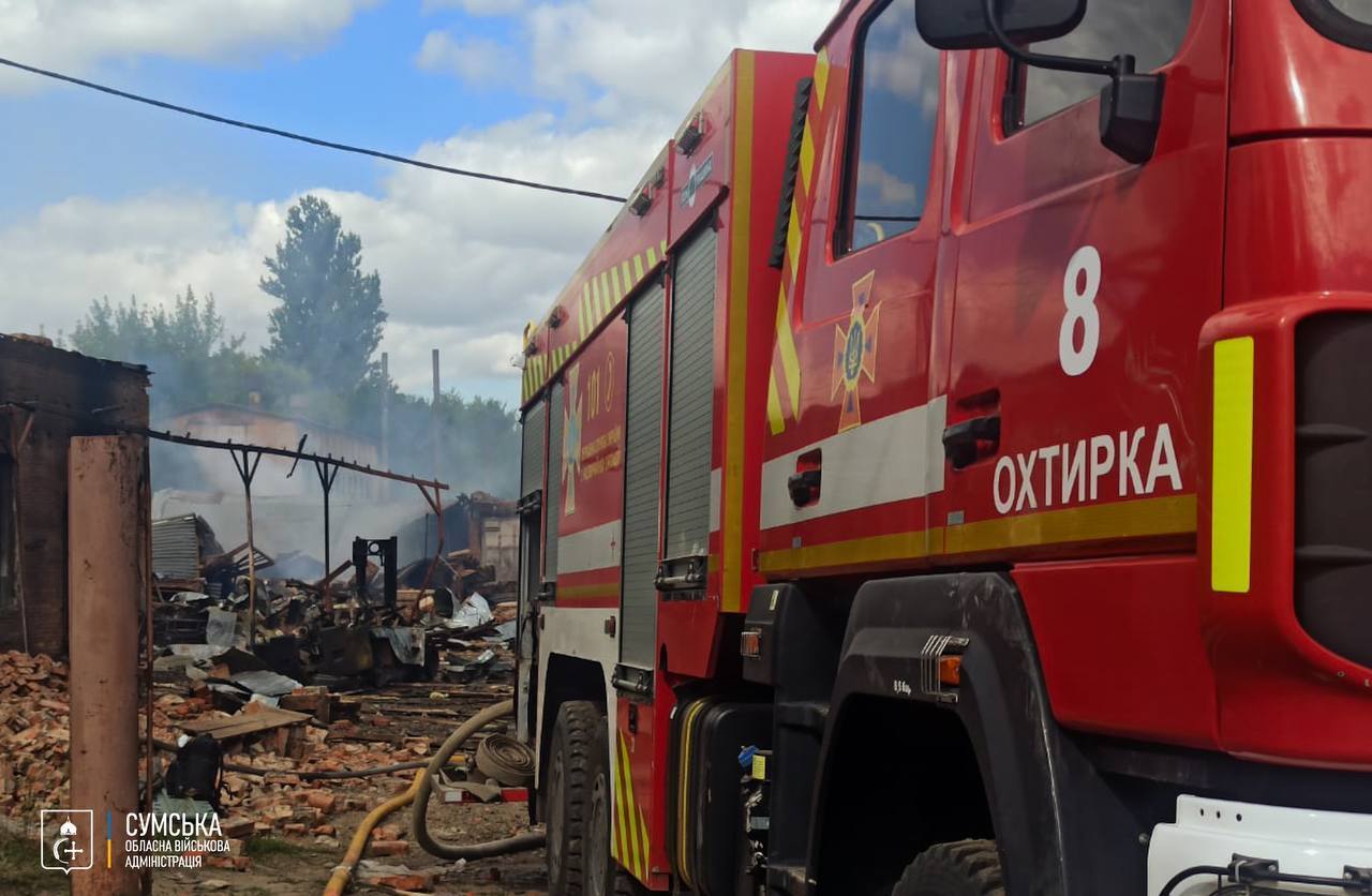 Росія атакувала дронами Охтирку на Сумщині: поранено 14 людей, серед них діти. Фото та відео