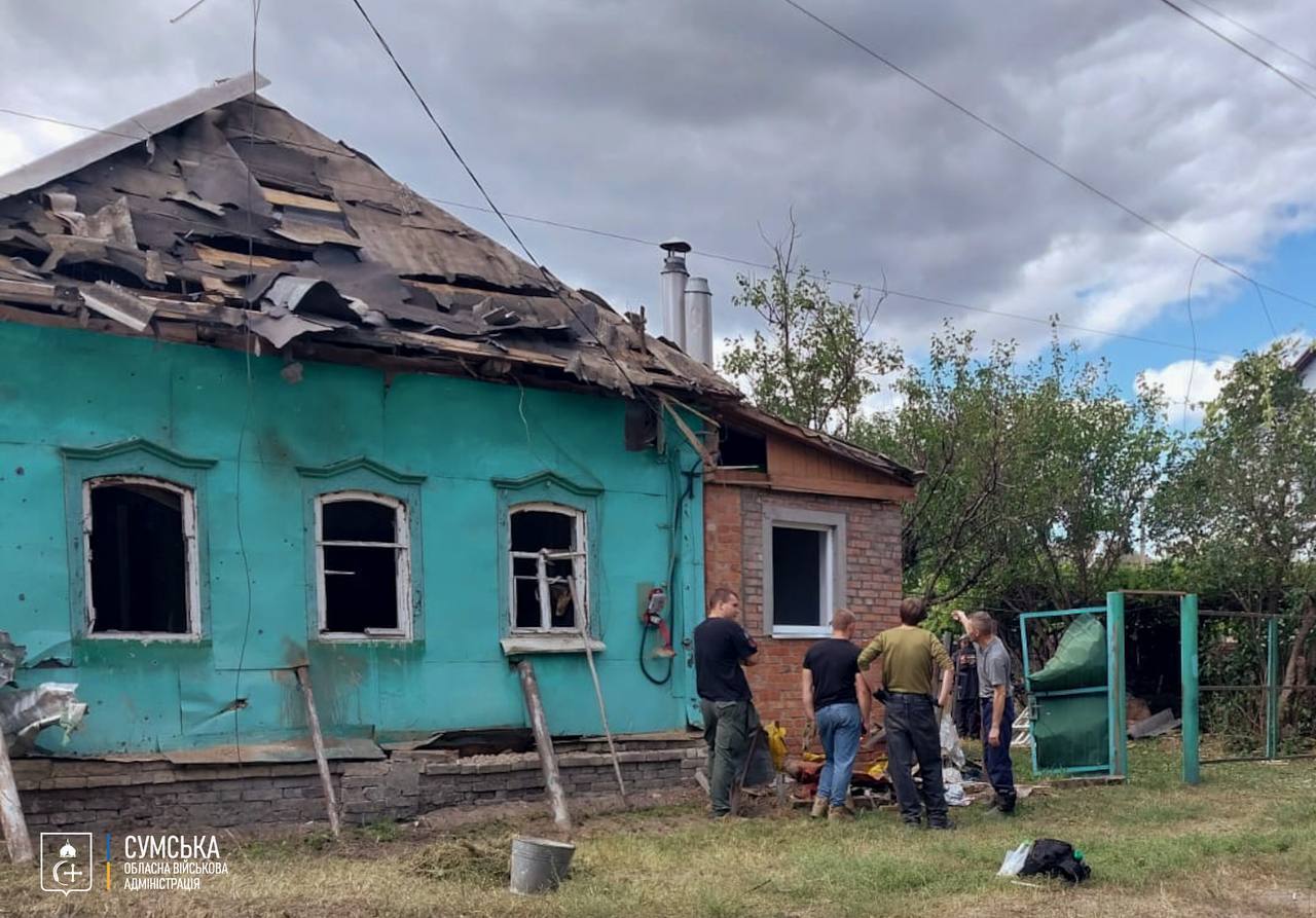 Росія атакувала дронами Охтирку на Сумщині: поранено 14 людей, серед них діти. Фото та відео