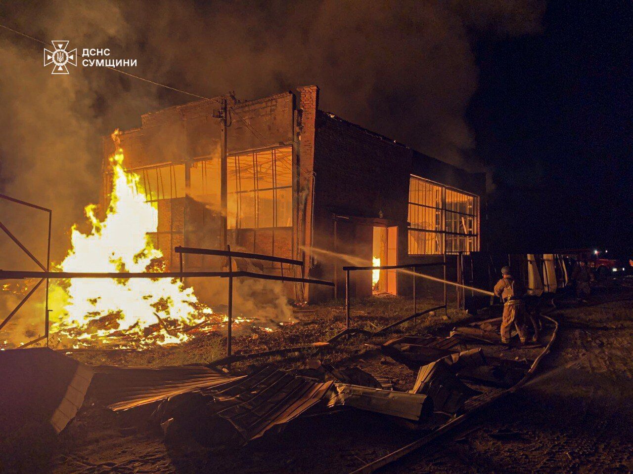 Росія атакувала дронами Охтирку на Сумщині: поранено 14 людей, серед них діти. Фото та відео