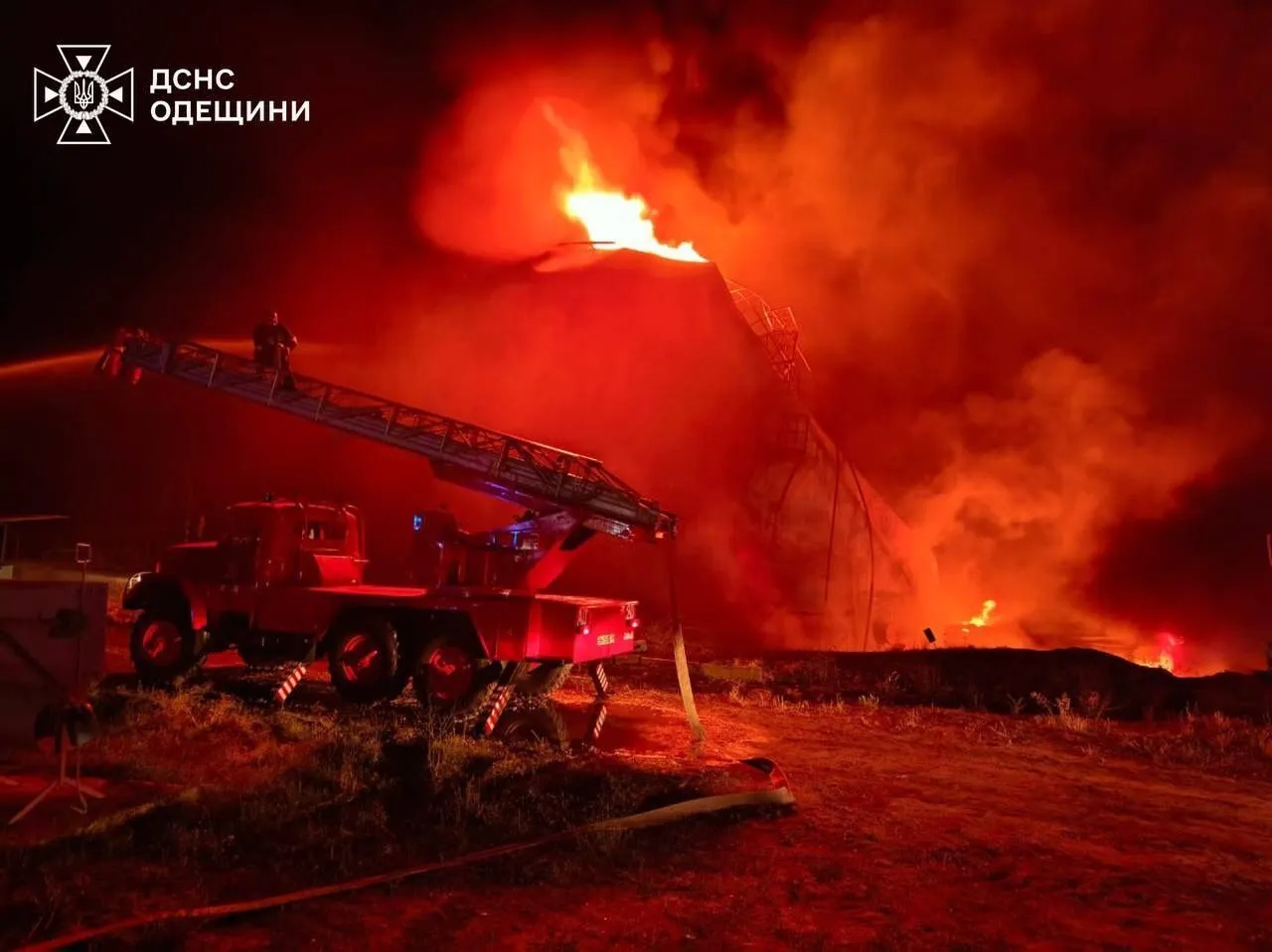 Окупанти вдарили по Одещині: пошкоджено припортову інфраструктуру, постраждала людина. Фото та відео