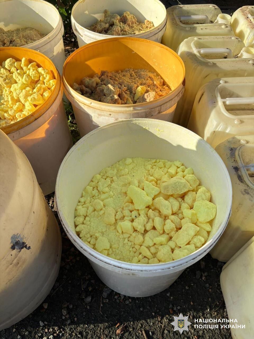 "Схема" на 2 млрд грн: в Украине разоблачили наркогруппировку, которая планировала сбыть 8 млн доз наркотиков. Фото