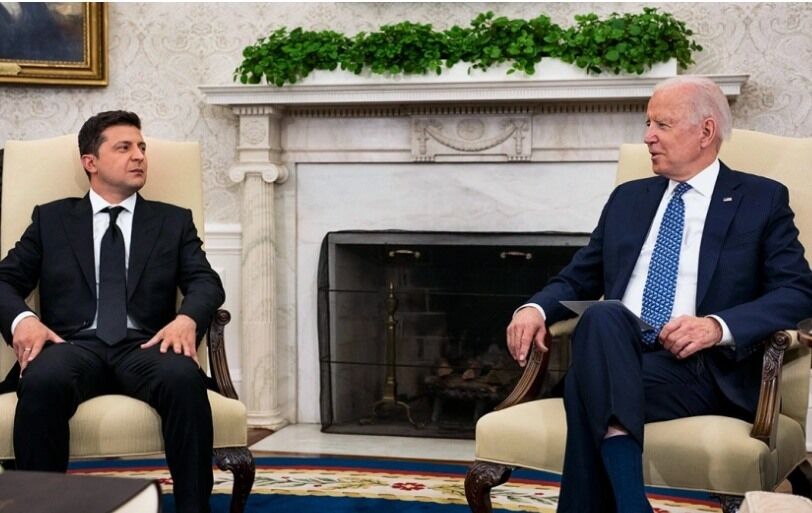 "Обрастает золотом": в сети указали на нюанс с камином в Овальном кабинете при президентстве Трампа. Фото