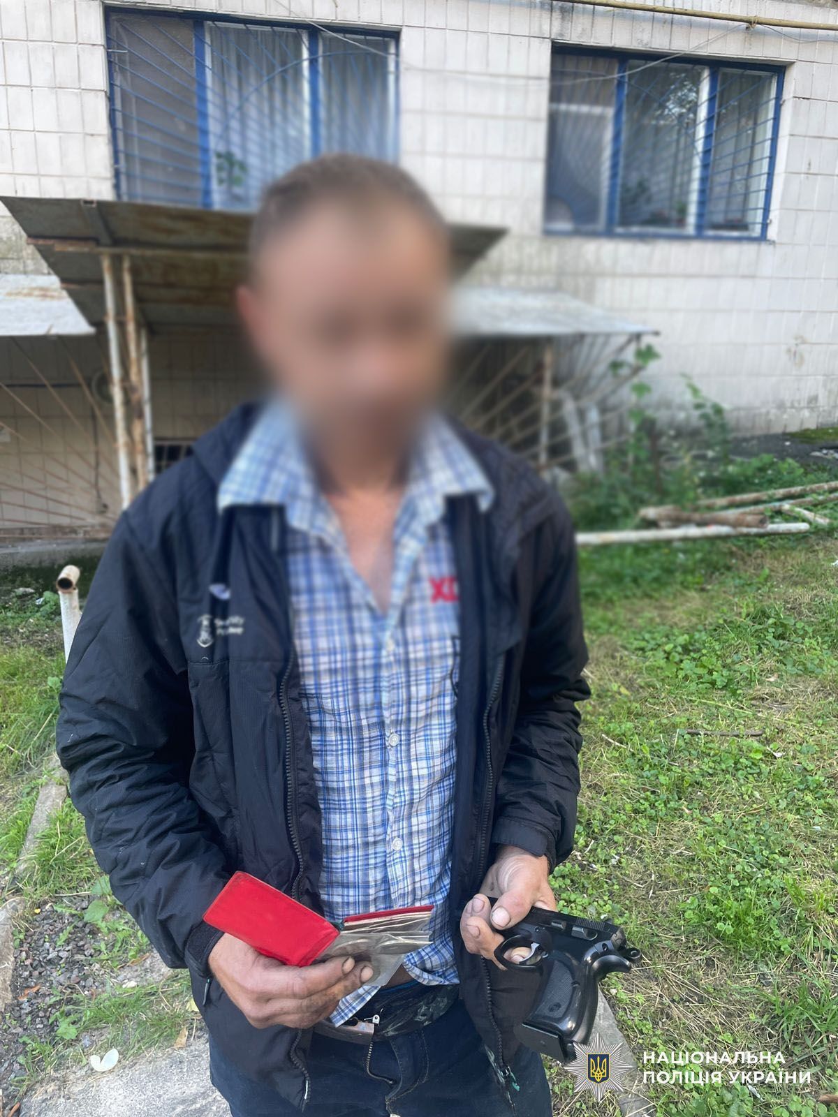 У Києві чоловік вкрав у знайомого вартісну колекцію рідкісних монет. Подробиці справи та фото