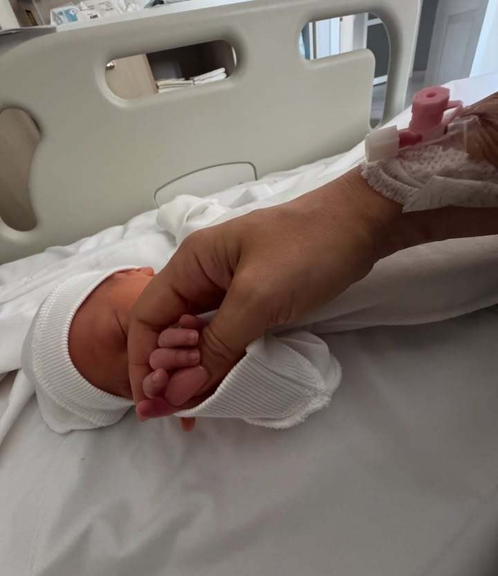 СолоХа в третий раз стала мамой и показала лицо малыша с редким именем. Фото