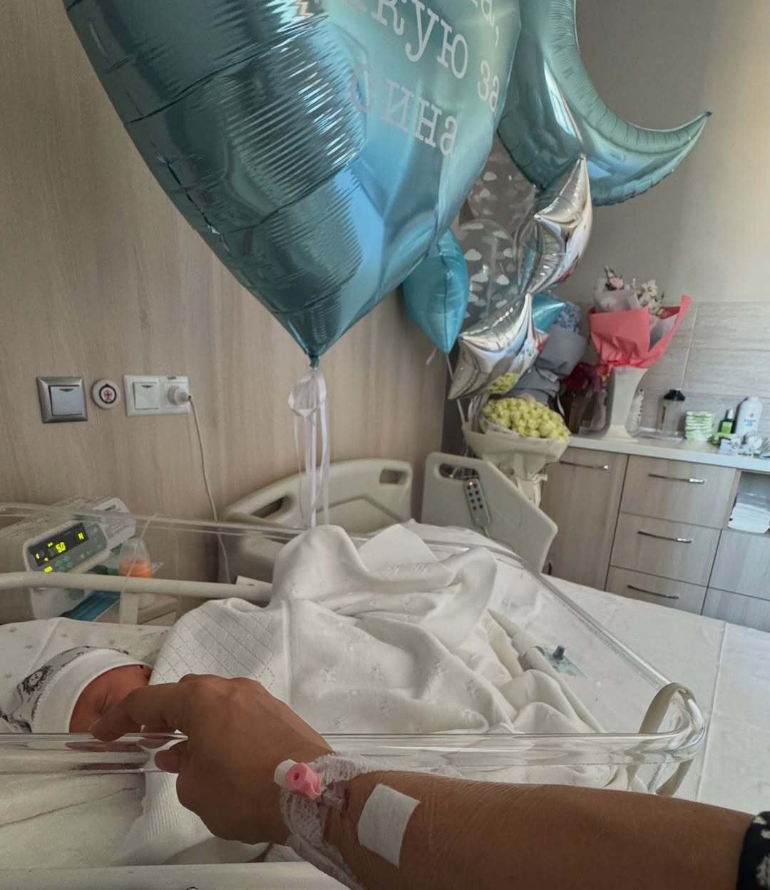 СолоХа в третий раз стала мамой и показала лицо малыша с редким именем. Фото