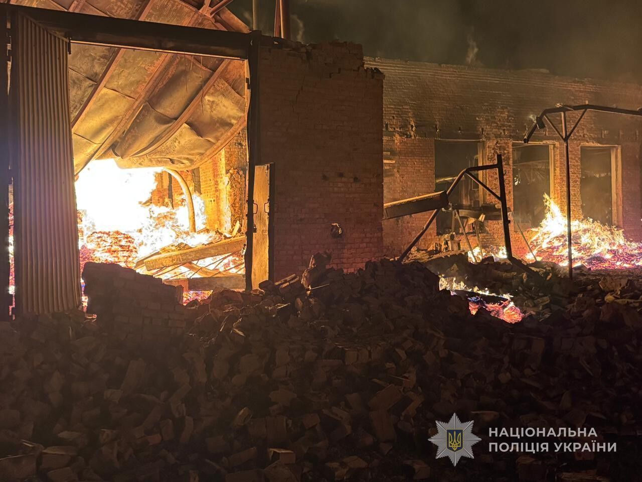 Росія атакувала дронами Охтирку на Сумщині: поранено 14 людей, серед них діти. Фото та відео