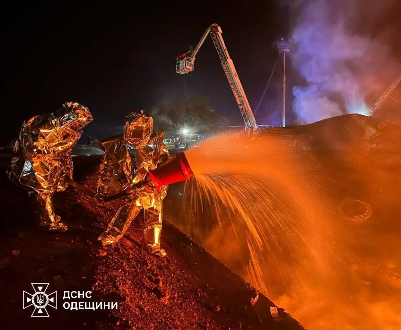 Окупанти вдарили по Одещині: пошкоджено припортову інфраструктуру, постраждала людина. Фото та відео