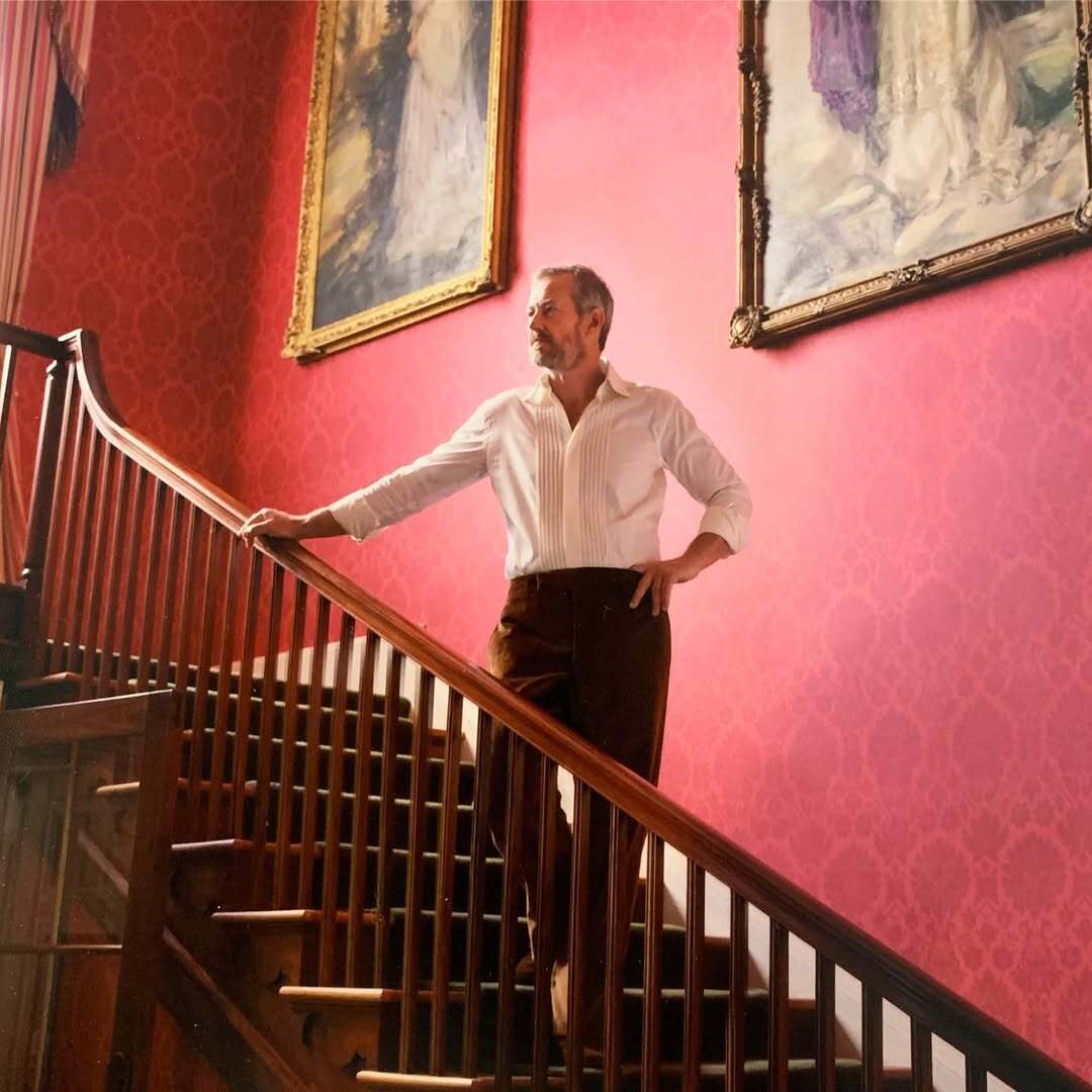 Перший відкритий гей в історії монархії заговорив про "брудну білизну" сімʼї на публіку