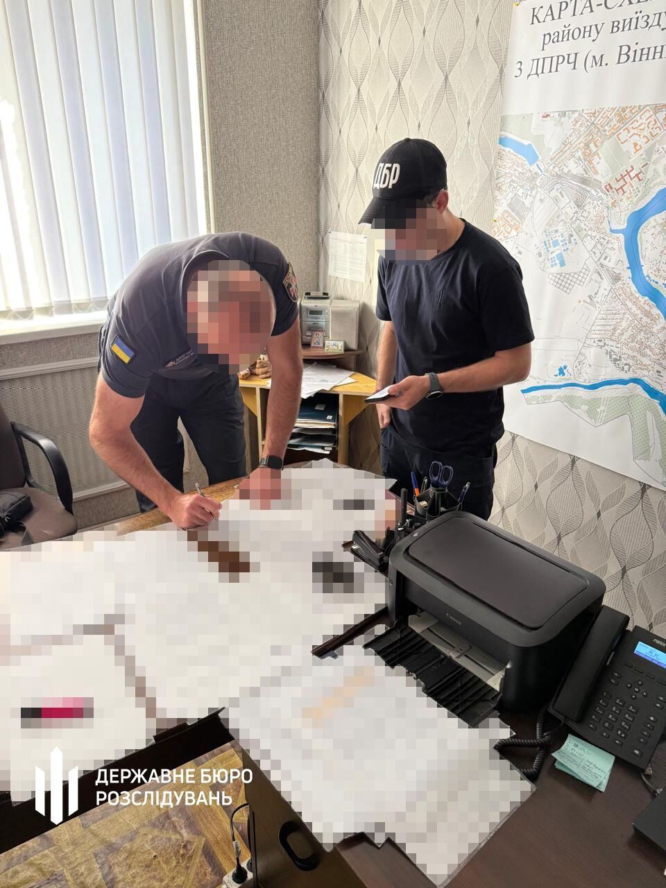 Змушував підлеглих зводити йому будинки: ДБР повідомило про підозру ексначальнику ДСНС на Вінниччині. Фото