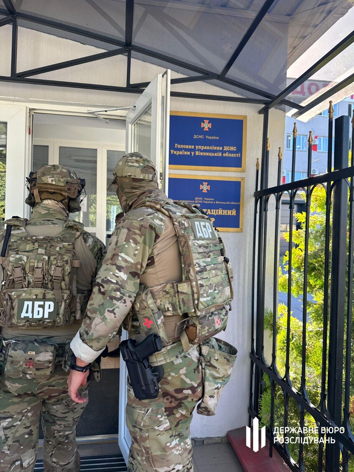 Змушував підлеглих зводити йому будинки: ДБР повідомило про підозру ексначальнику ДСНС на Вінниччині. Фото