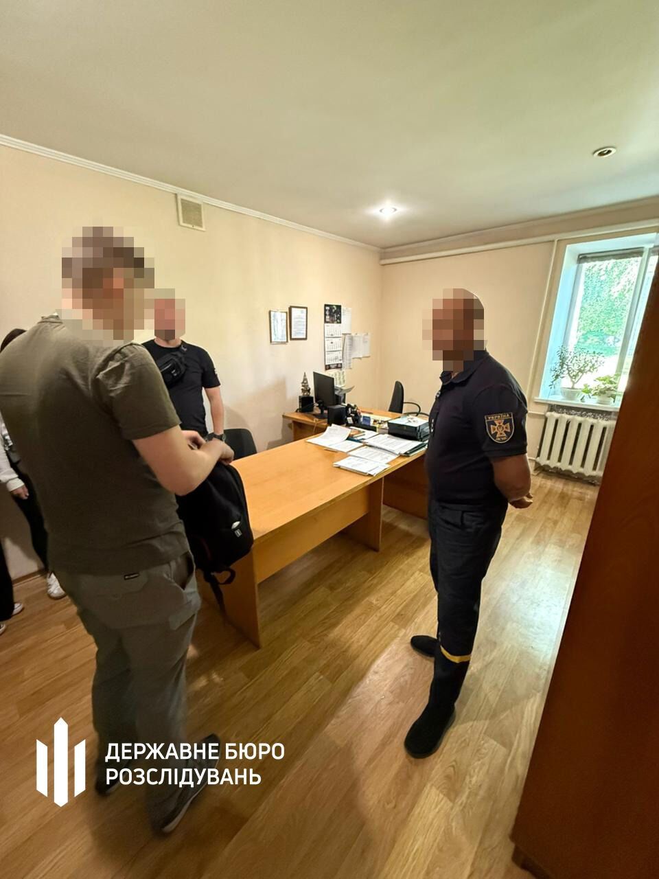 Змушував підлеглих зводити йому будинки: ДБР повідомило про підозру ексначальнику ДСНС на Вінниччині. Фото