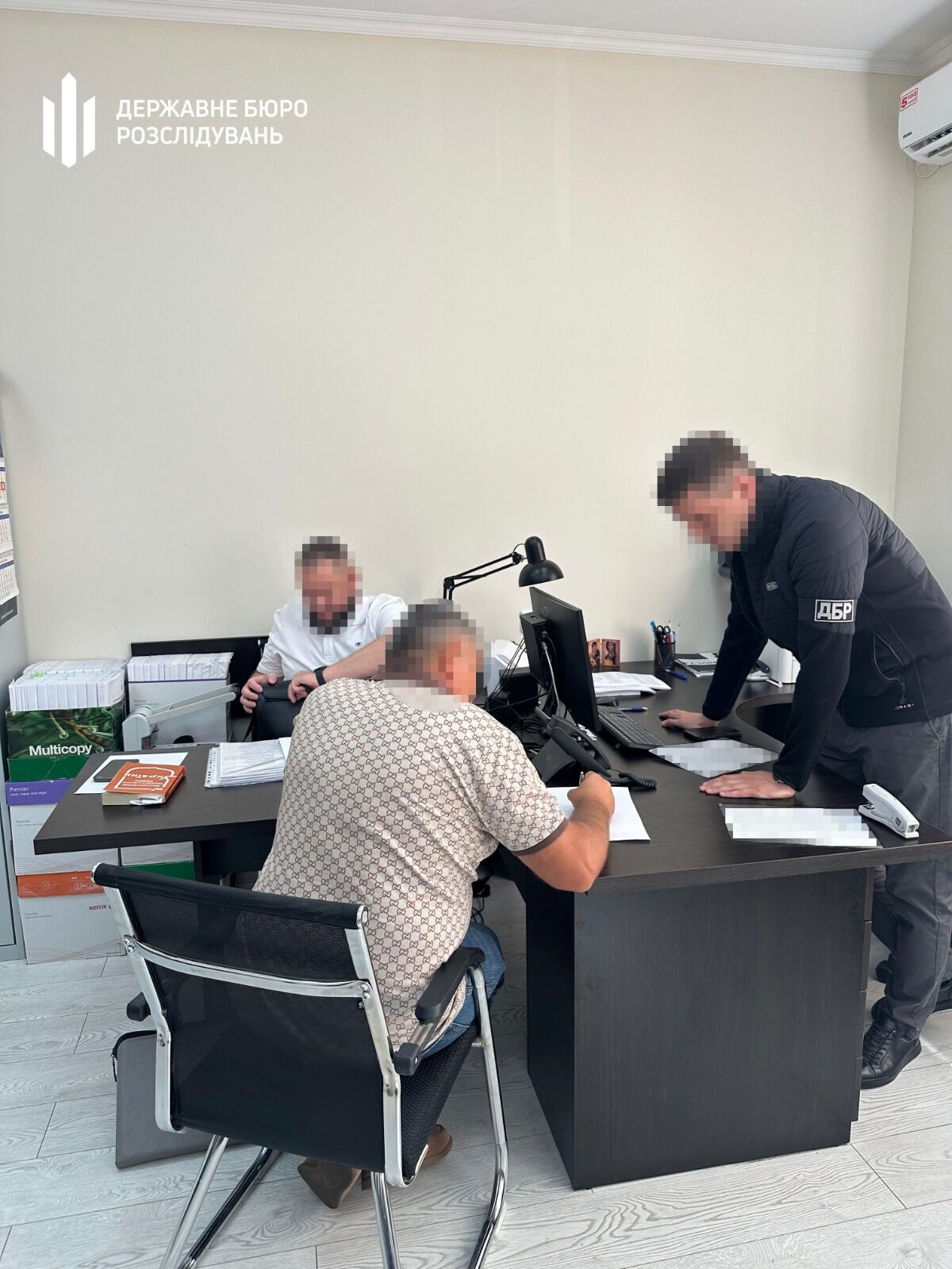 Змушував підлеглих зводити йому будинки: ДБР повідомило про підозру ексначальнику ДСНС на Вінниччині. Фото