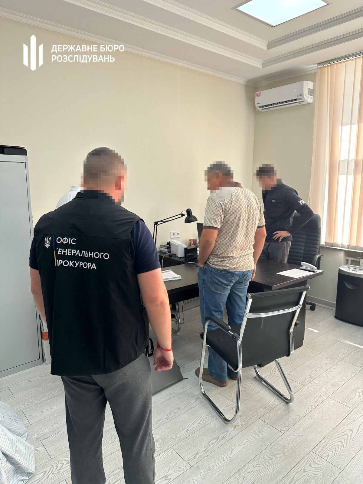 Змушував підлеглих зводити йому будинки: ДБР повідомило про підозру ексначальнику ДСНС на Вінниччині. Фото