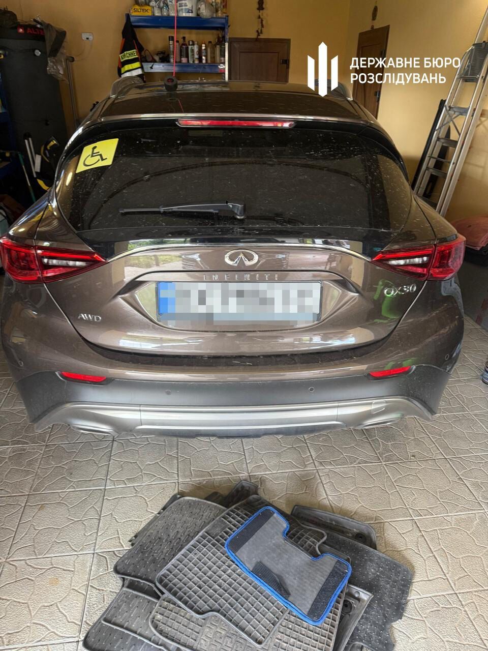 Змушував підлеглих зводити йому будинки: ДБР повідомило про підозру ексначальнику ДСНС на Вінниччині. Фото