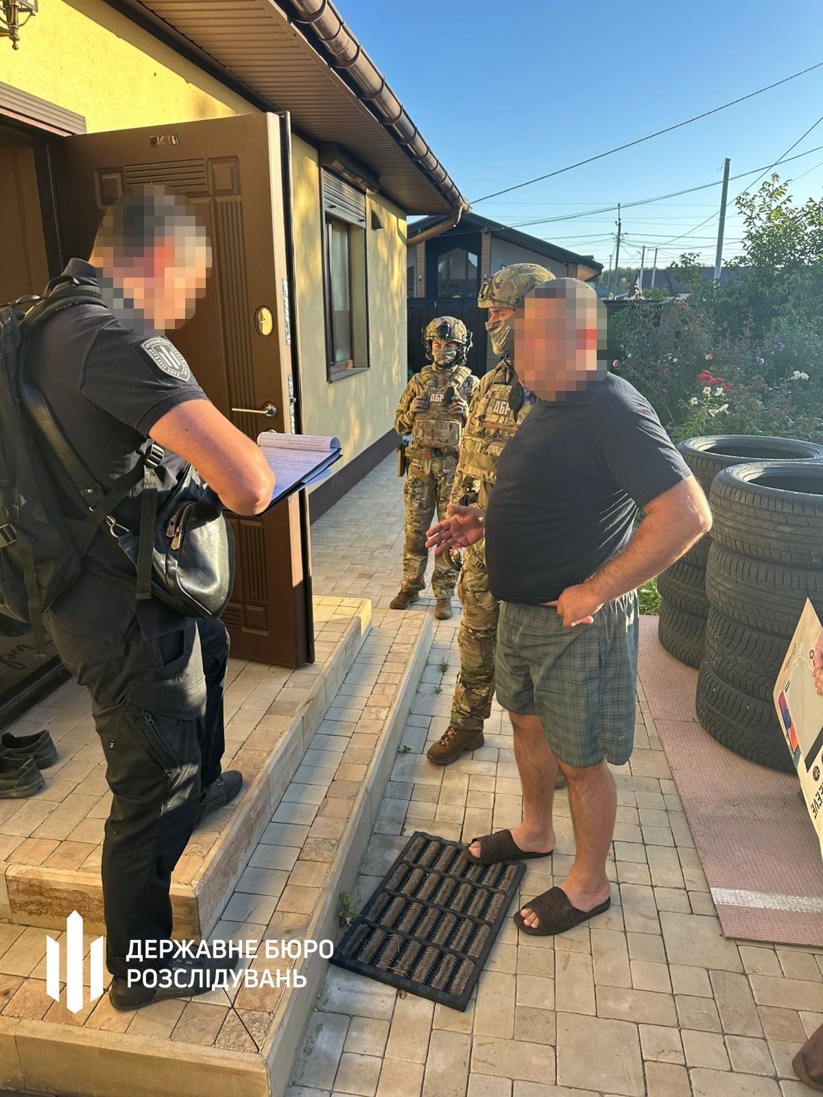 Змушував підлеглих зводити йому будинки: ДБР повідомило про підозру ексначальнику ДСНС на Вінниччині. Фото