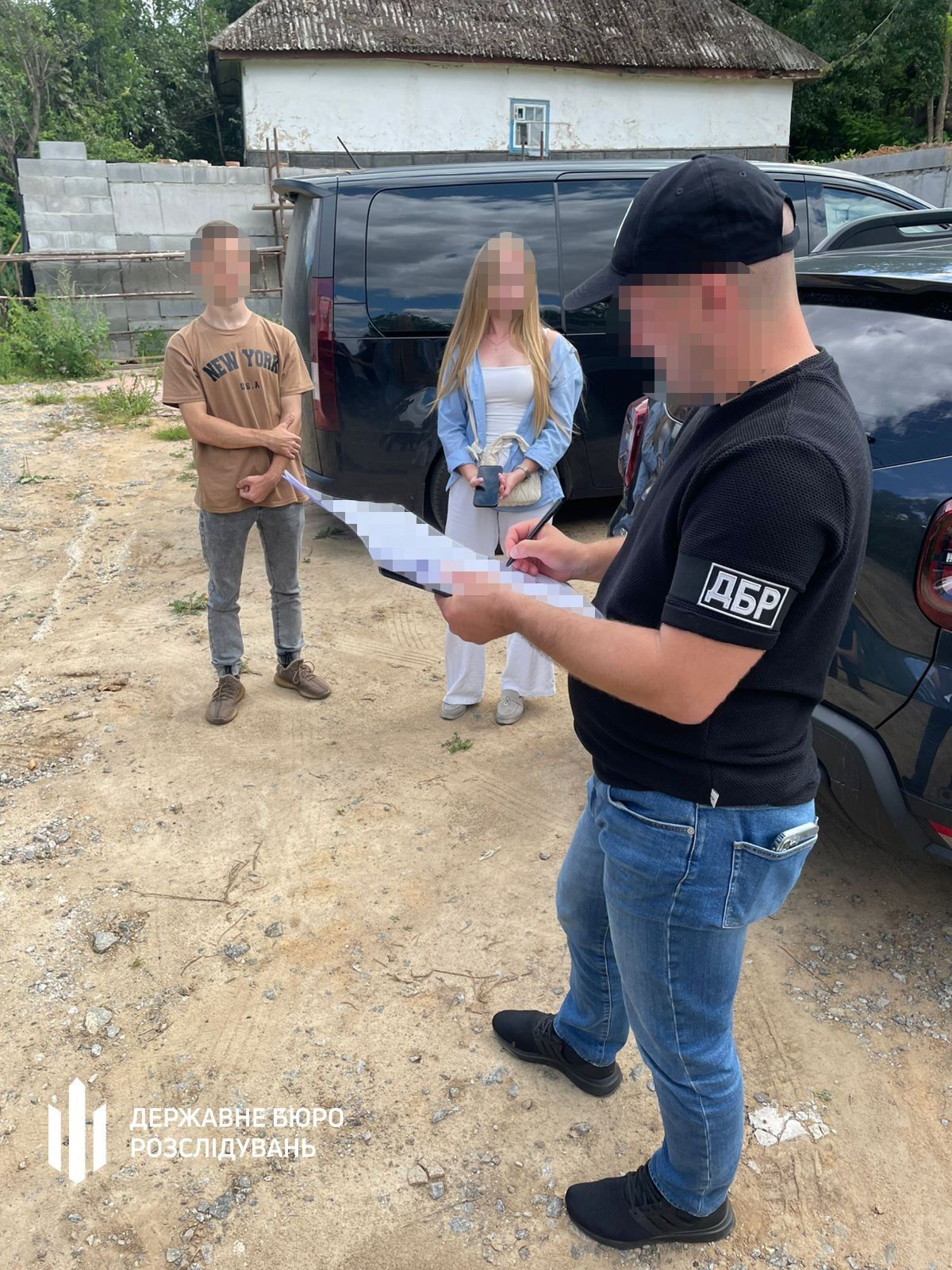 Змушував підлеглих зводити йому будинки: ДБР повідомило про підозру ексначальнику ДСНС на Вінниччині. Фото