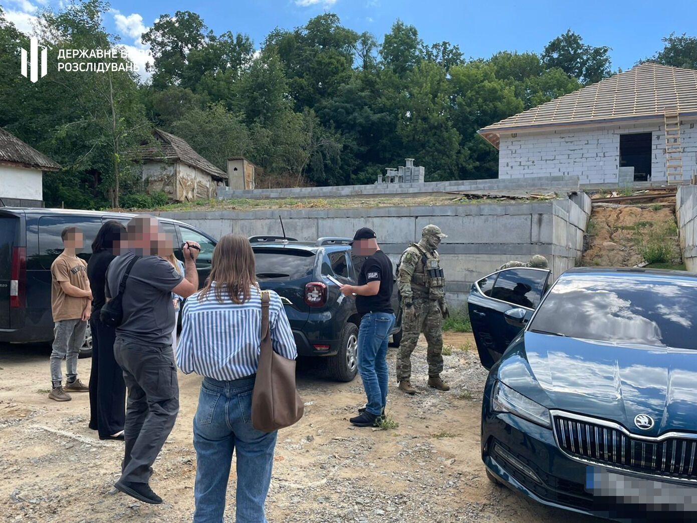 Змушував підлеглих зводити йому будинки: ДБР повідомило про підозру ексначальнику ДСНС на Вінниччині. Фото