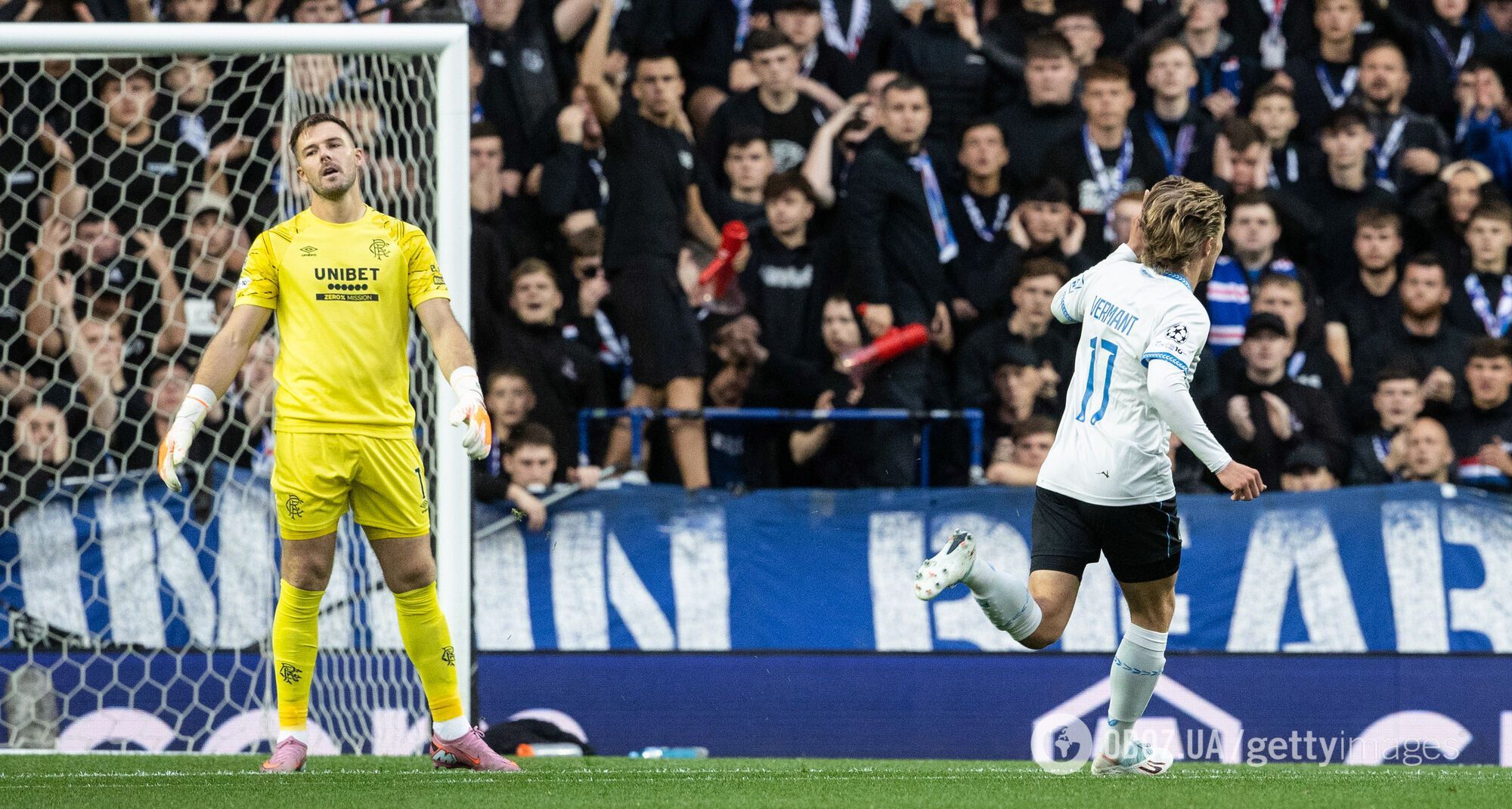 В Лиге чемпионов забит "самый нелепый гол в истории". Видео