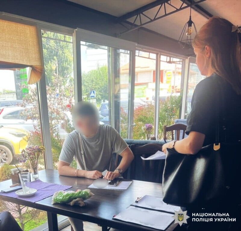 В Киеве задержали мужчину, который предлагал $24 тыс. взятки за возможность сняться с воинского учета. Подробности и фото
