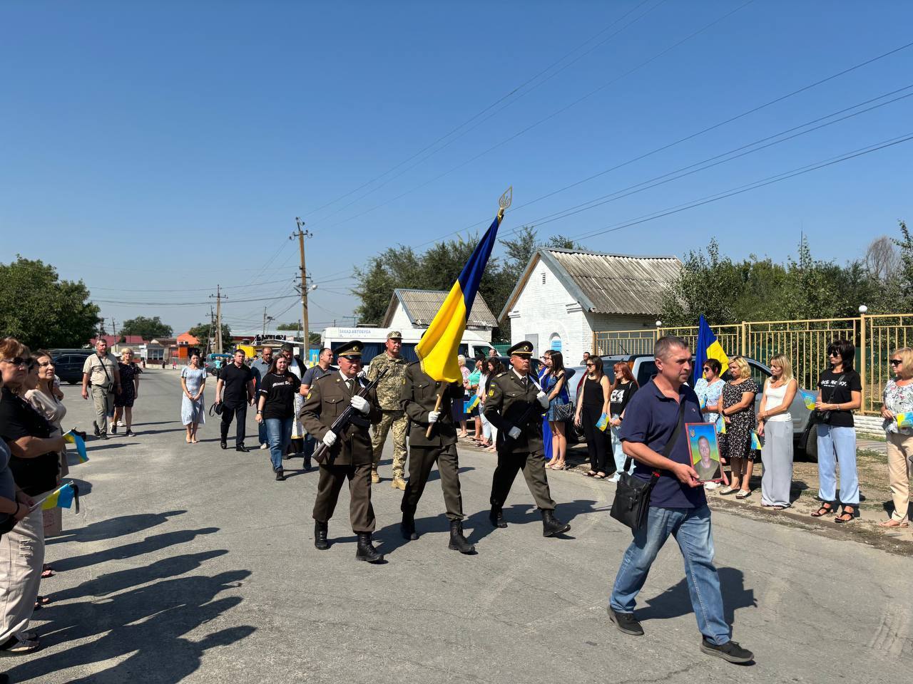 "Був прикладом мужності та стійкості": на Запоріжжі попрощалися з захисником, який загинув на Сумщині. Фото