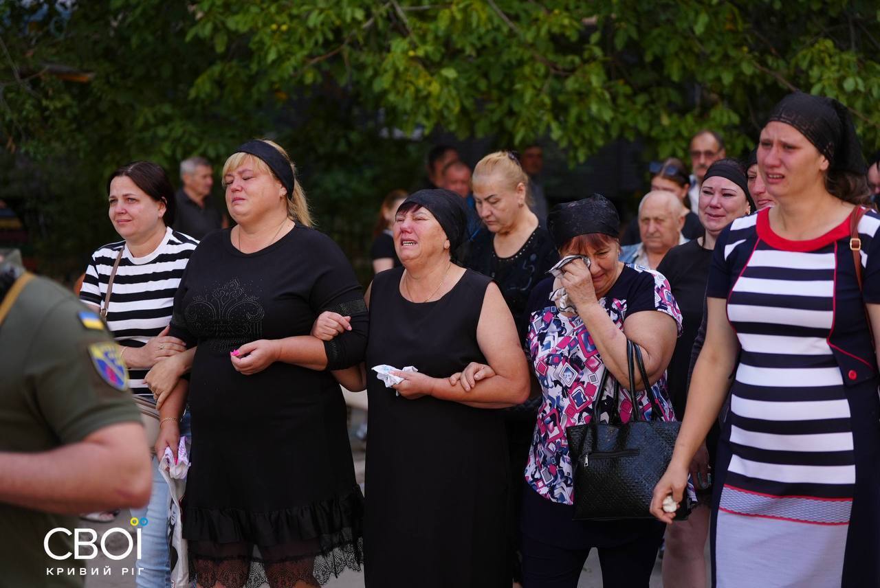 Перед загибеллю знищив майже десяток окупантів: у Кривому Розі попрощалися з захисником із бригади "Маґура". Фото