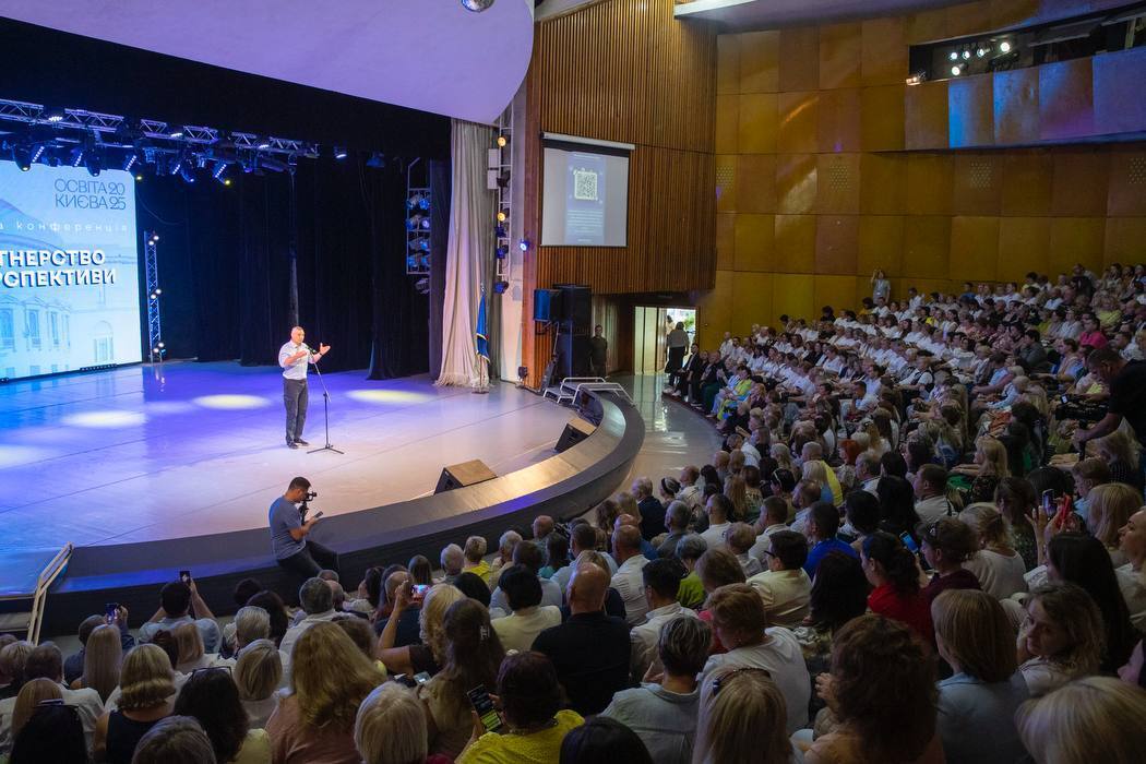 "Головний пріоритет – безпека": Кличко обговорив із освітянами старт шкільного року