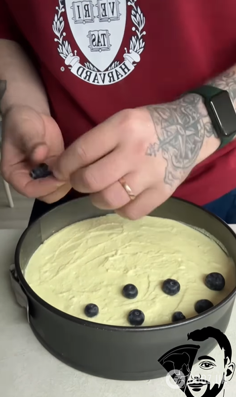 Выпекать не придется: как приготовить вкусный чизкейк с голубикой для семейного чаепития