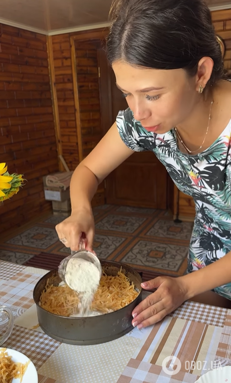 Пирог с натертыми яблоками: как быстро приготовить десерт за копейки