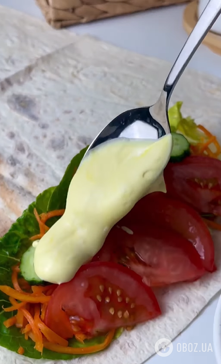 Вкусная домашняя шаурма на обед: для начинки используйте обычные сосиски