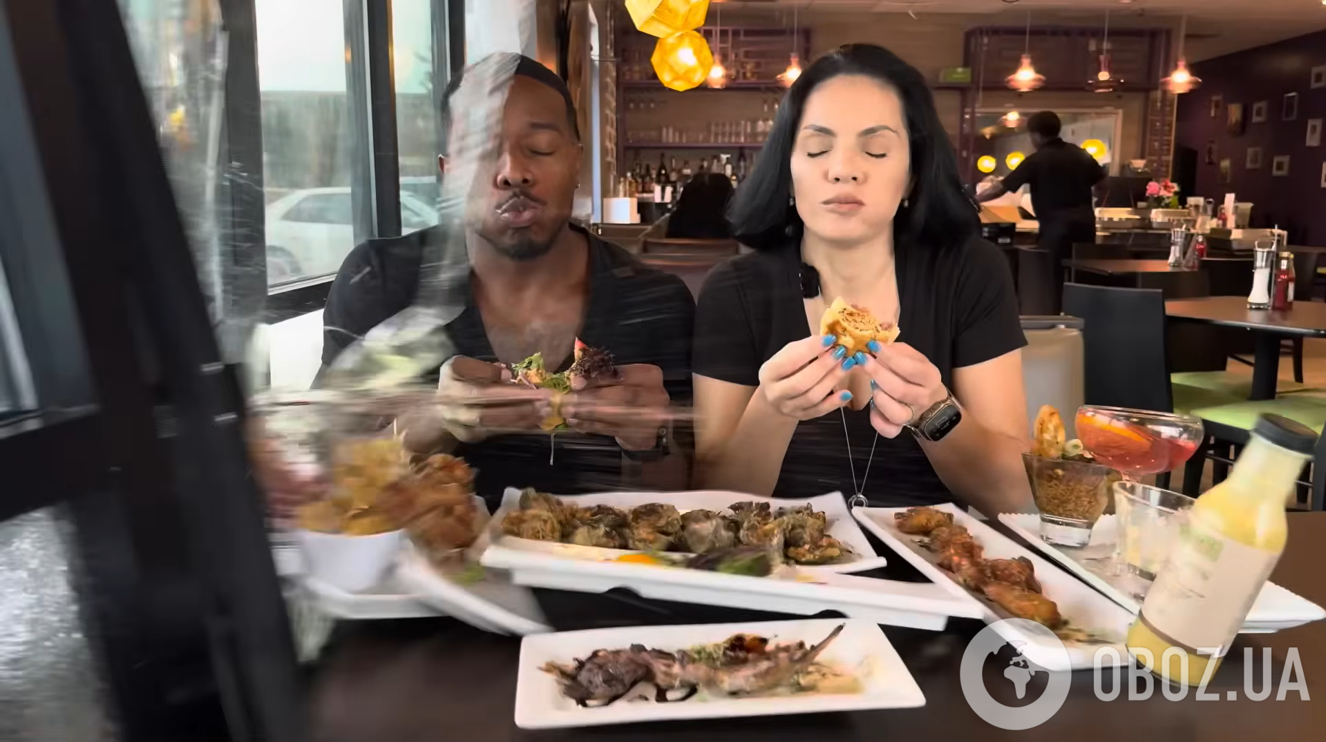 Американские блогеры едва не погибли в ресторане, который протаранил внедорожник: жуткий момент попал на камеру. Видео