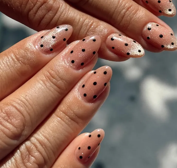 Вічна класика: 5 варіантів осіннього манікюру, які пасують всім