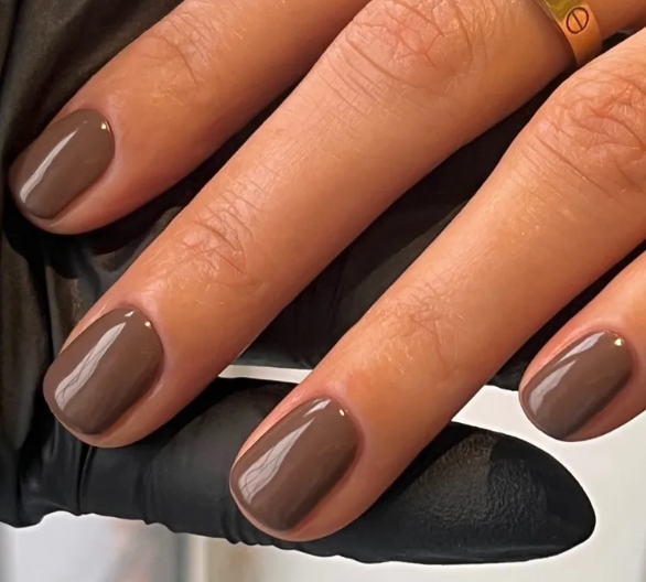 Вічна класика: 5 варіантів осіннього манікюру, які пасують всім