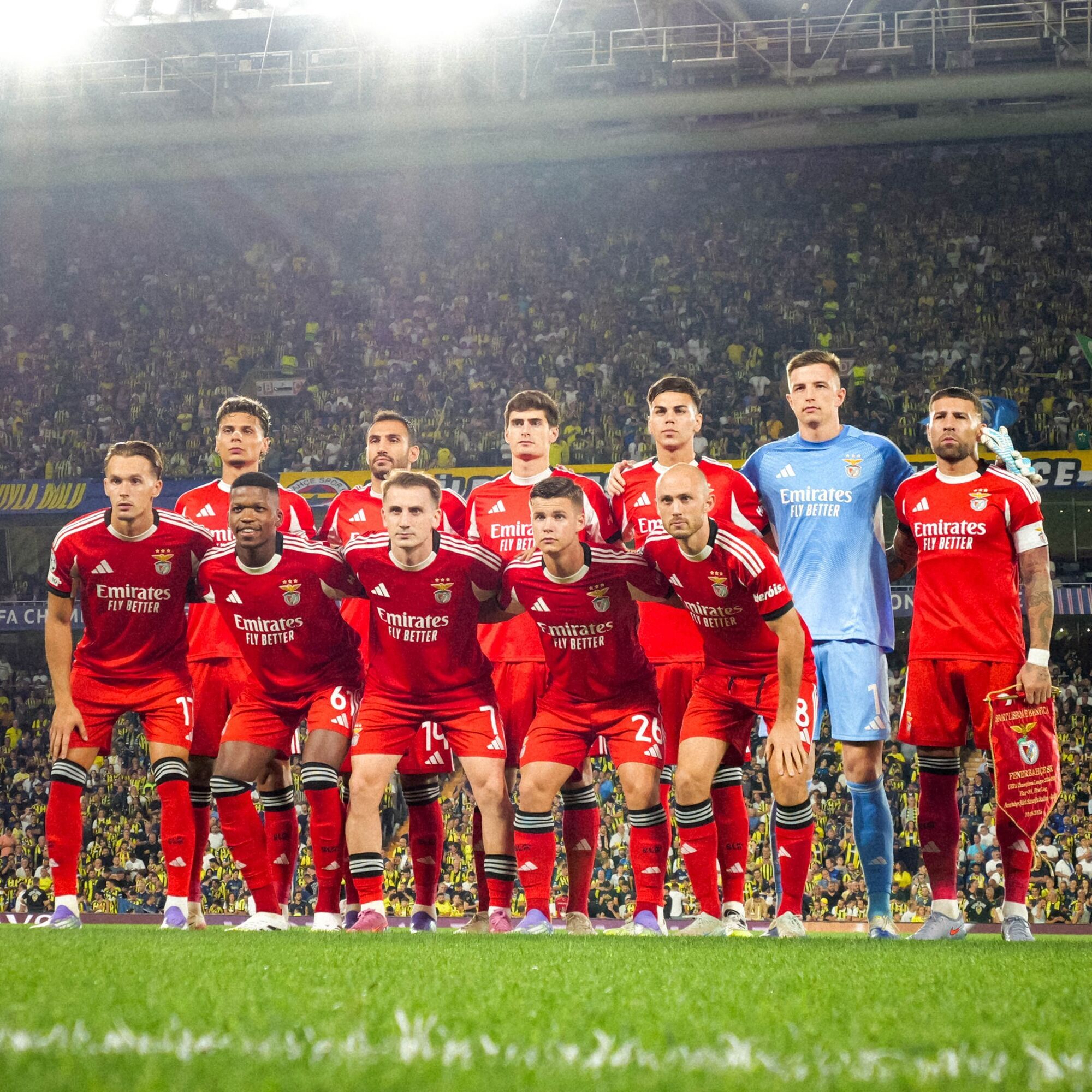 Вратарь сборной Украины отбил все удары в матче Лиги чемпионов и установил исторический рекорд. Видео