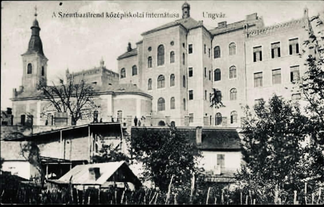 Выглядит величественно: какой была первая высотка Ужгорода. Архивные фото