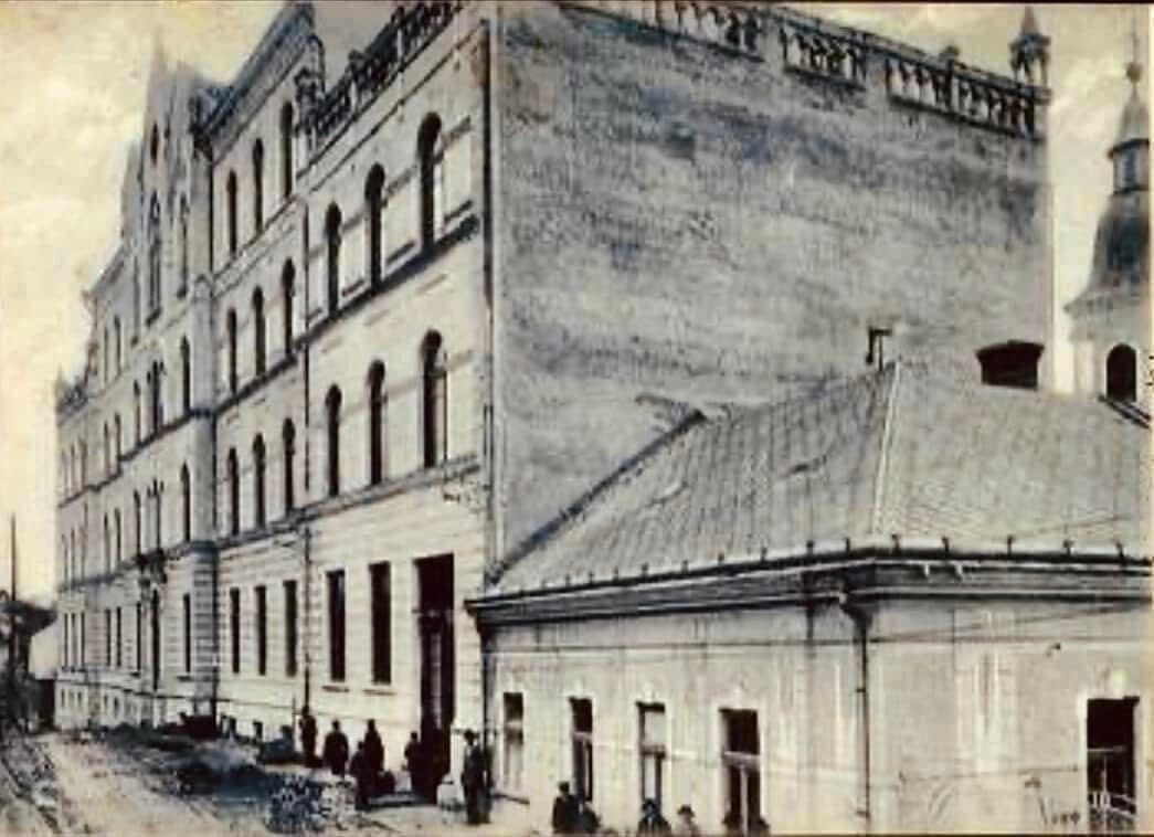 Выглядит величественно: какой была первая высотка Ужгорода. Архивные фото