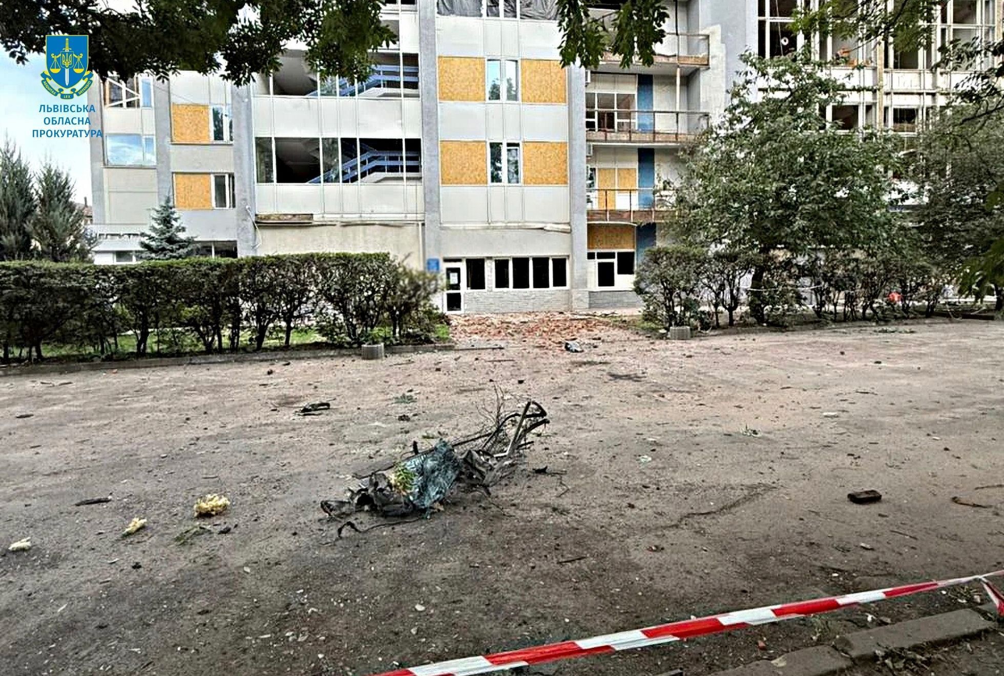 Росія вдарила по Львову дронами та ракетами: є загиблий і постраждалі. Фото й відео