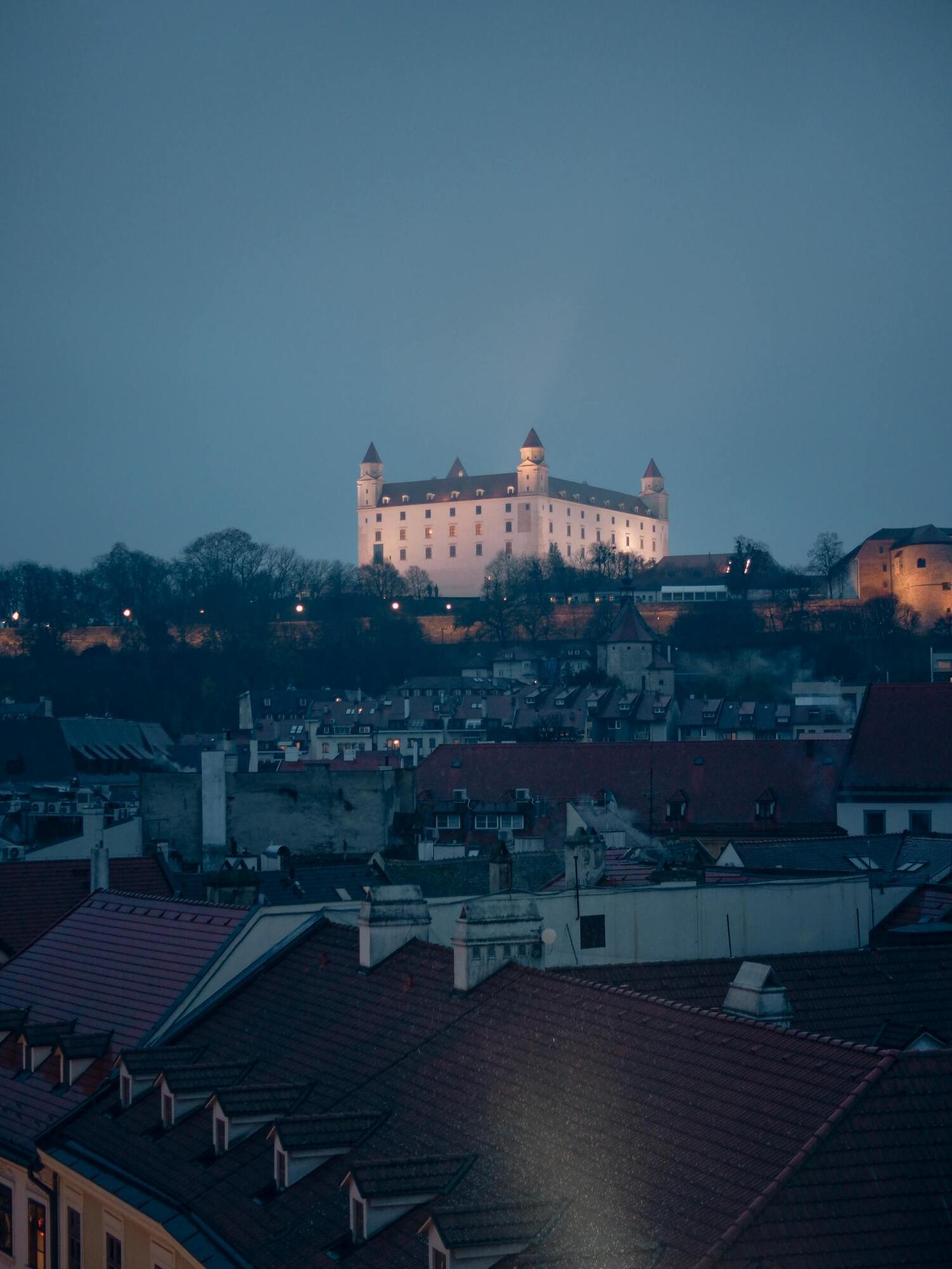 Європейське місто із вражаючими замками бʼє туристичні рекорди: чим цікава Братислава